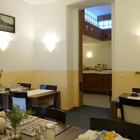 Am Helenenwall Pensión Colonia