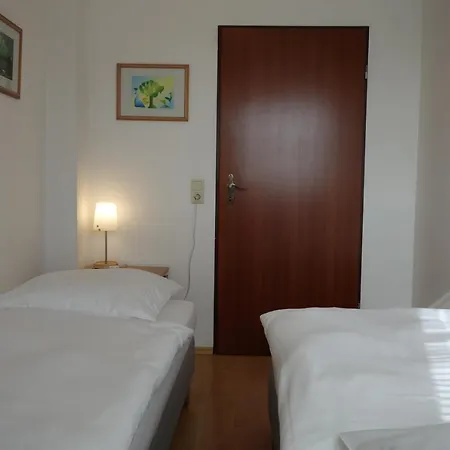 Am Helenenwall 3*